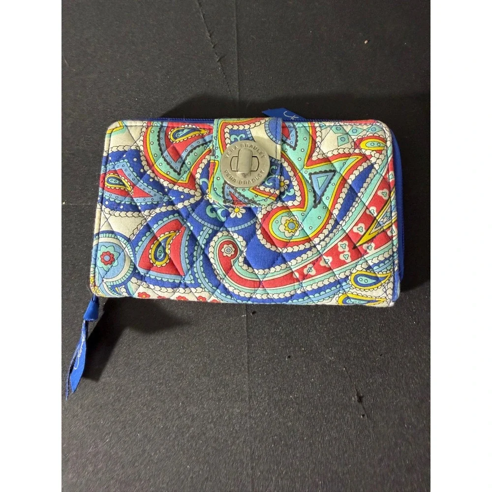 Vera Bradley Turnlock Wallet OS Blue Red Paisley Quilted Cotton Excellent‎ Zip